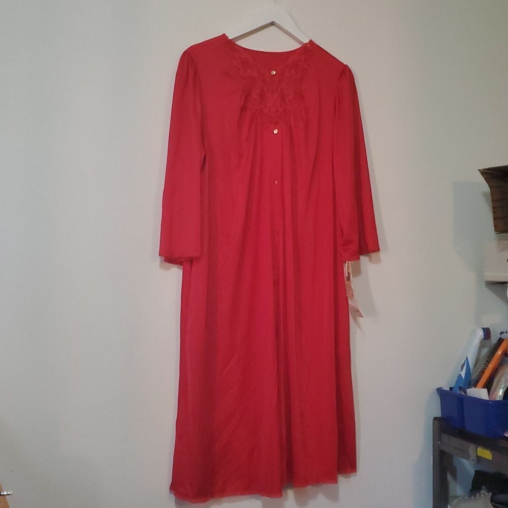Shadowline vintage robe nylon short sleeve button front mid length lace trim NWT